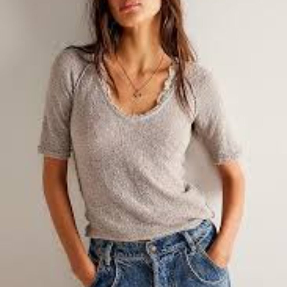 We The Free Light Gray Short-Sleeve Scoop Neck Knit Top